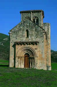 Torre gótica de los Velasco e Iglesia de San Miguel